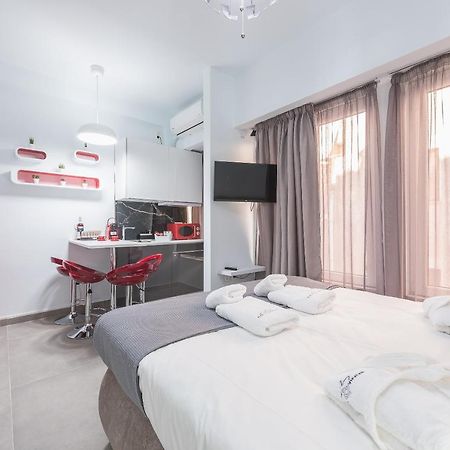Iguana Gold Luxury Suites 1Min From Ermou Str アテネ エクステリア 写真