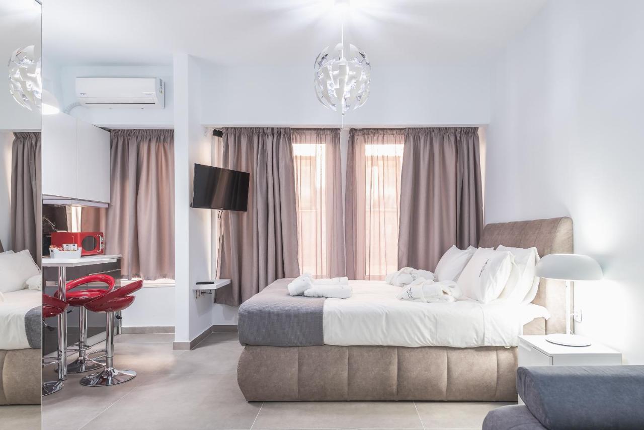 Iguana Gold Luxury Suites 1Min From Ermou Str アテネ エクステリア 写真