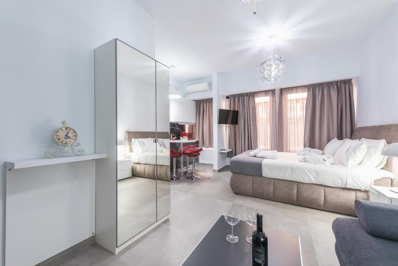 Iguana Gold Luxury Suites 1Min From Ermou Str アテネ エクステリア 写真