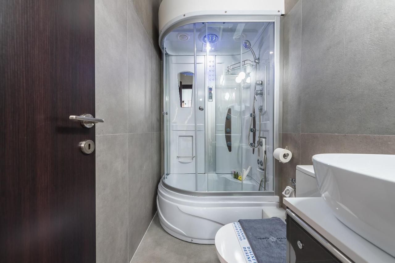 Iguana Gold Luxury Suites 1Min From Ermou Str アテネ エクステリア 写真