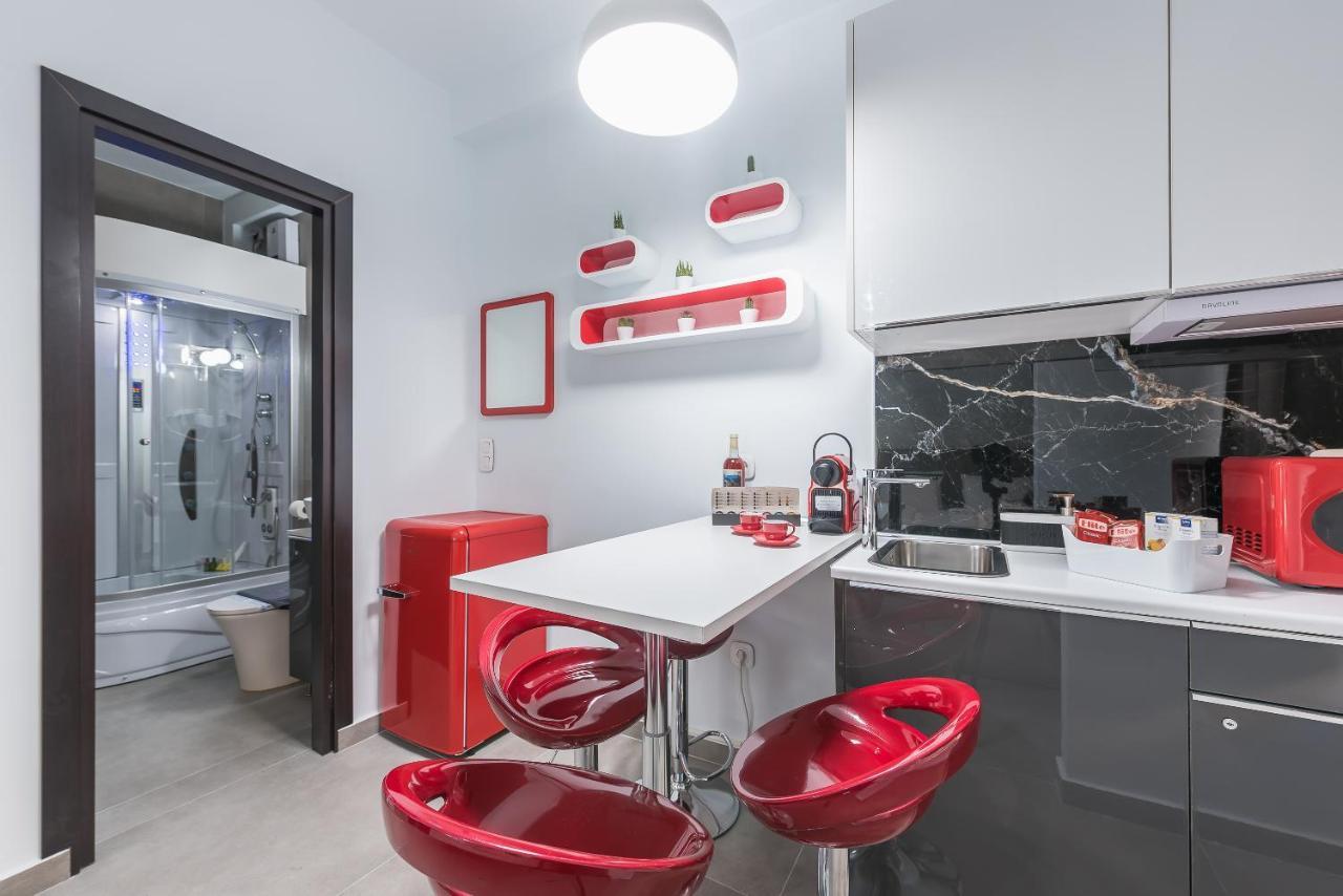 Iguana Gold Luxury Suites 1Min From Ermou Str アテネ エクステリア 写真
